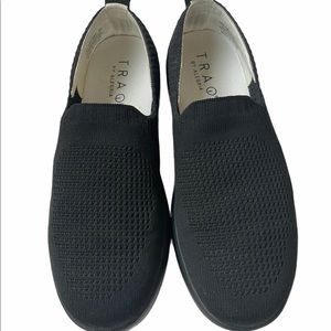 TRAQ by ALEGRIA Slip On Black Walking Shoes. Size: 35